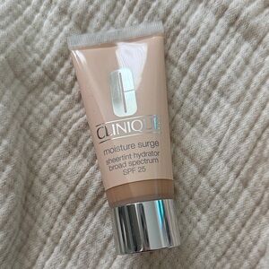 Clinique Moisture Surge Sheertint Hydrator SPF 25 - universal light